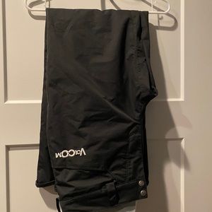 EUC Women’s Volcom Snowboarding/Ski Pants